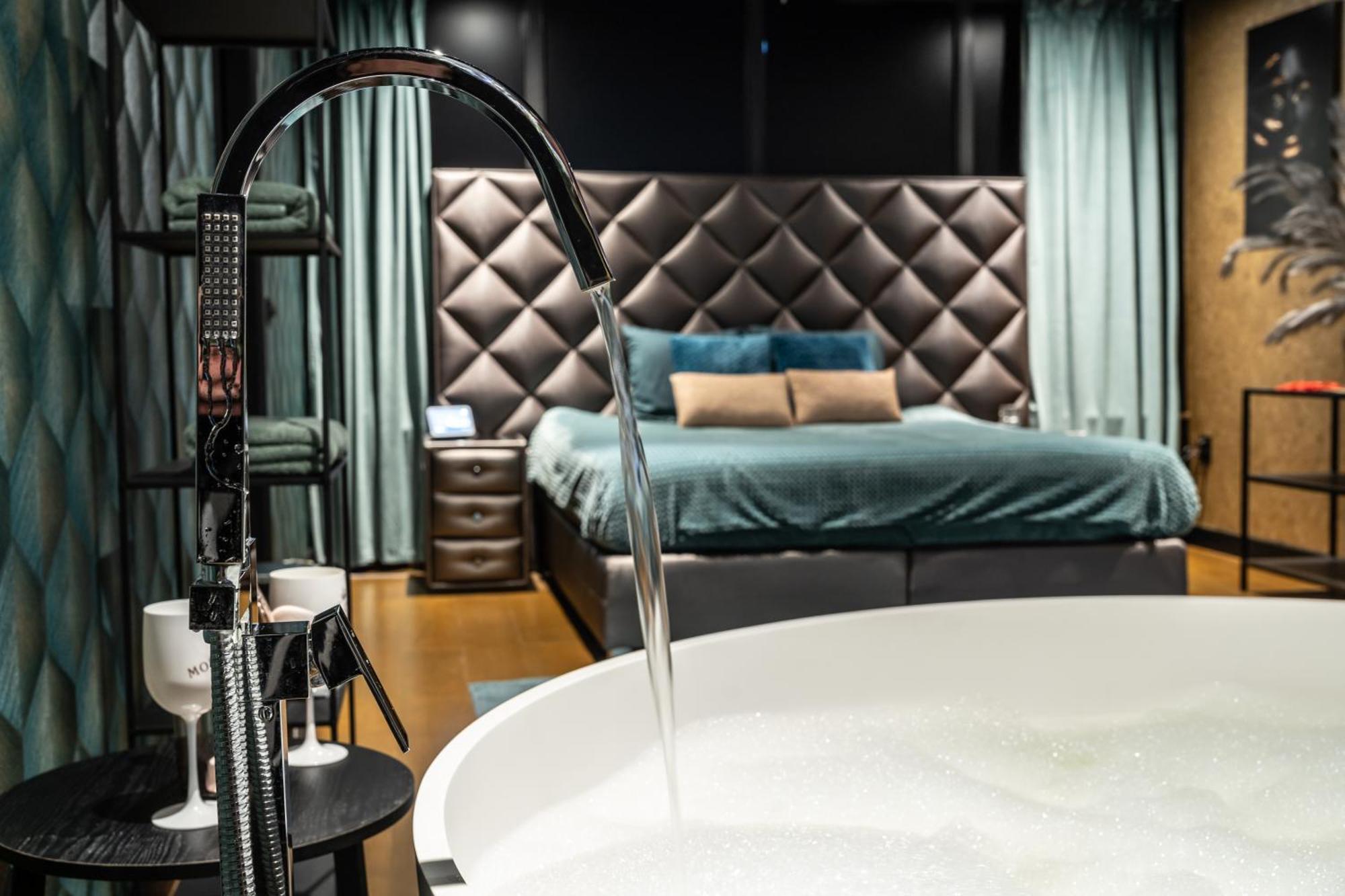 De Luxe Bed &Wellness Βίλα 's-Hertogenbosch  Εξωτερικό φωτογραφία